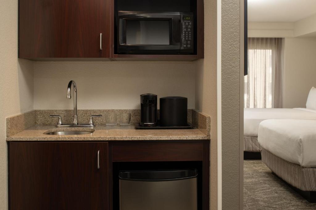 Postel nebo postele na pokoji v ubytování SpringHill Suites by Marriott Medford