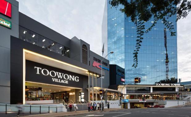 a view of a shopping center in a city at Modern APT in Toowong with Mountain View in Brisbane