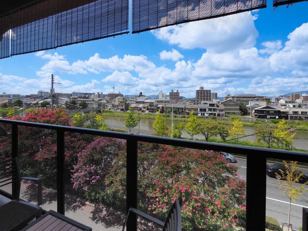 Balkón nebo terasa v ubytování HIYORI Stay Kyoto Kamogawa