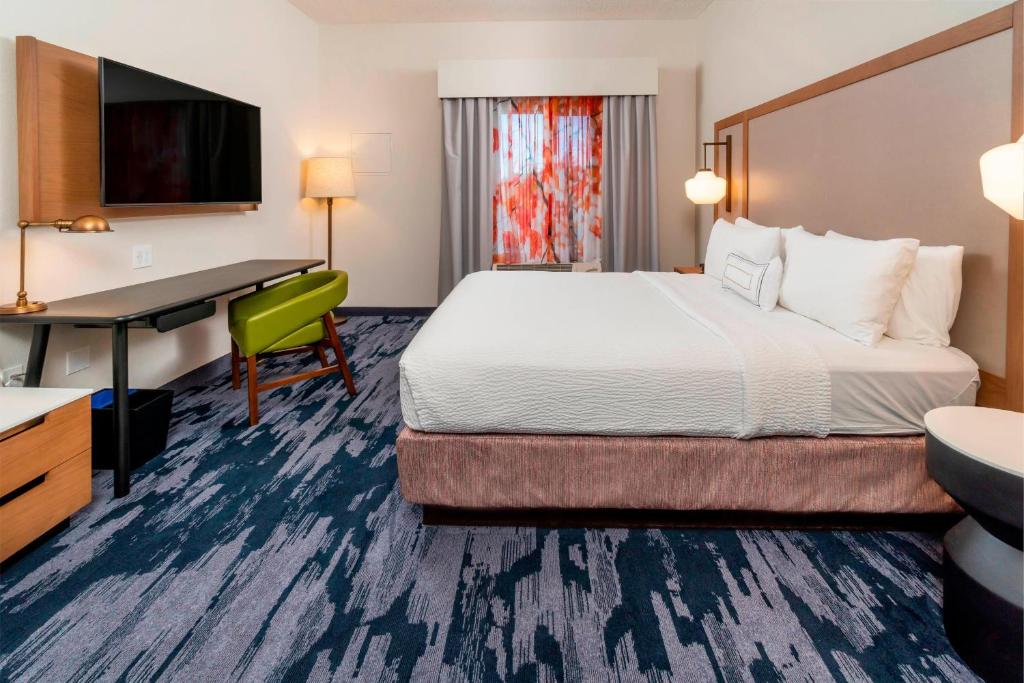 Postel nebo postele na pokoji v ubytování Fairfield Inn & Suites Bend Downtown