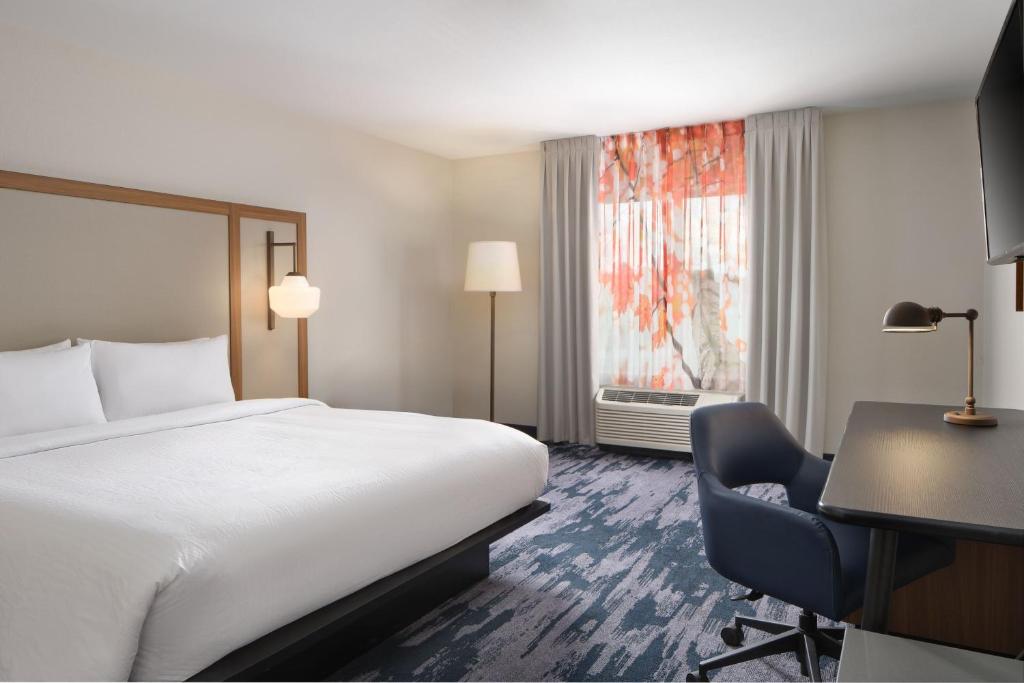 Postel nebo postele na pokoji v ubytování Fairfield Inn & Suites Columbia Northeast
