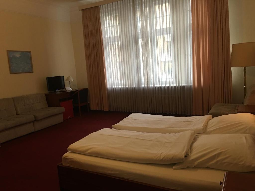 
Double Room with Private External Bathroom
