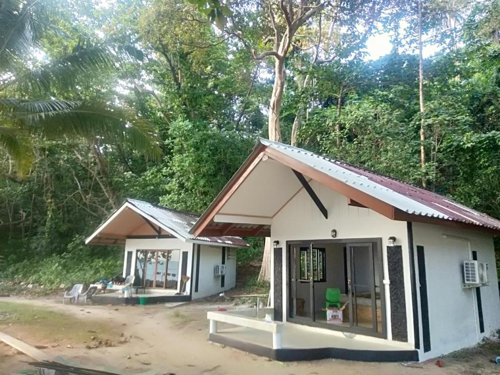 Galeriebild der Unterkunft Longbeach Bungalow Kohmook in Ko Mook