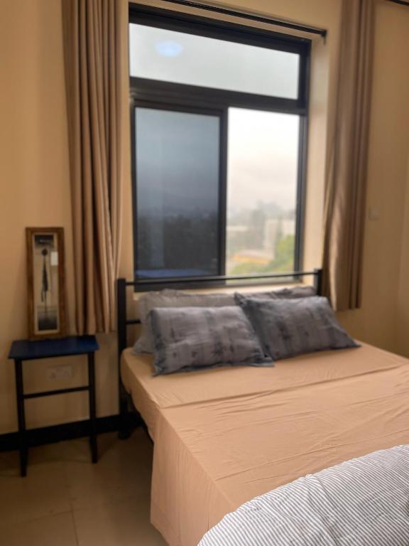 Postel nebo postele na pokoji v ubytování AMountain View Room x AICC