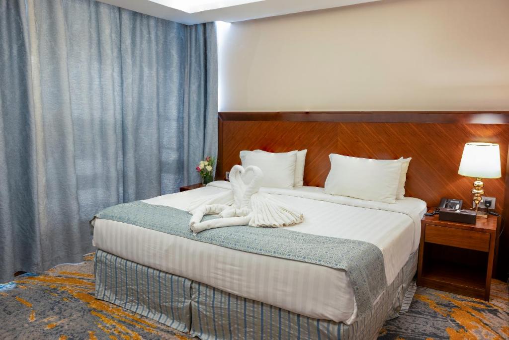 Postel nebo postele na pokoji v ubytování Ruve Jeddah Hotel