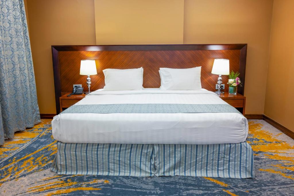 Postel nebo postele na pokoji v ubytování Ruve Jeddah Hotel