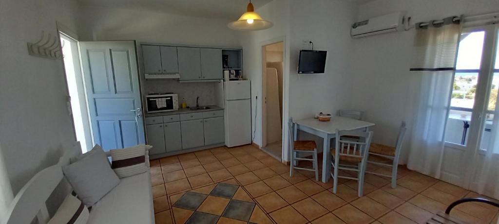 Kuchyň nebo kuchyňský kout v ubytování Anixis Studios Aliki Paros
