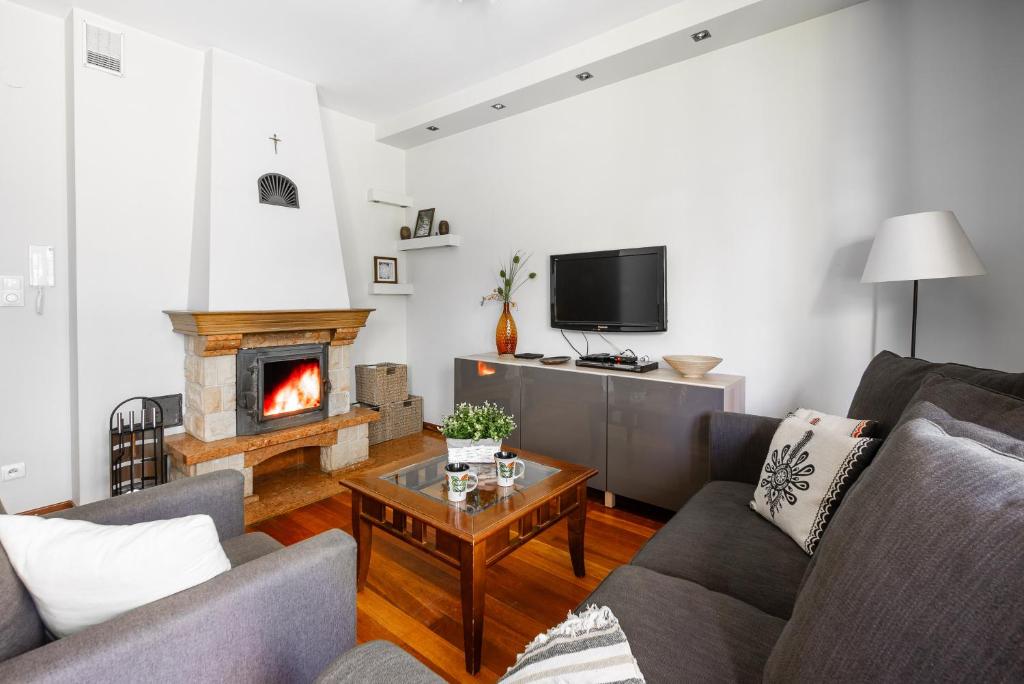 TV a/nebo společenská místnost v ubytování Apartamenty za Strugiem Zakopane