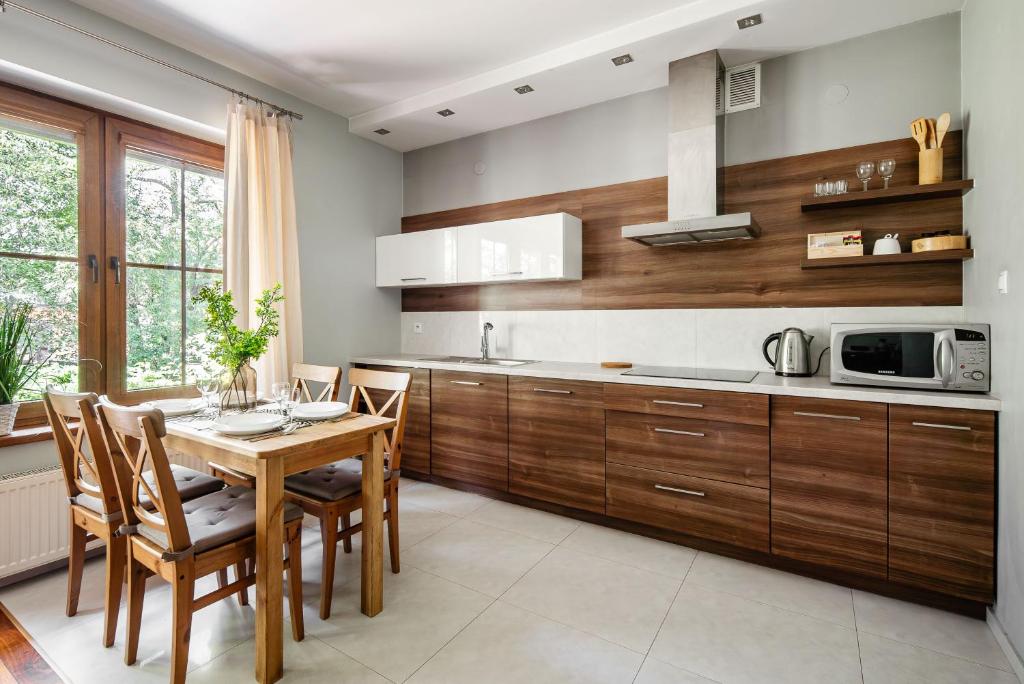 Kuchyň nebo kuchyňský kout v ubytování Apartamenty za Strugiem Zakopane