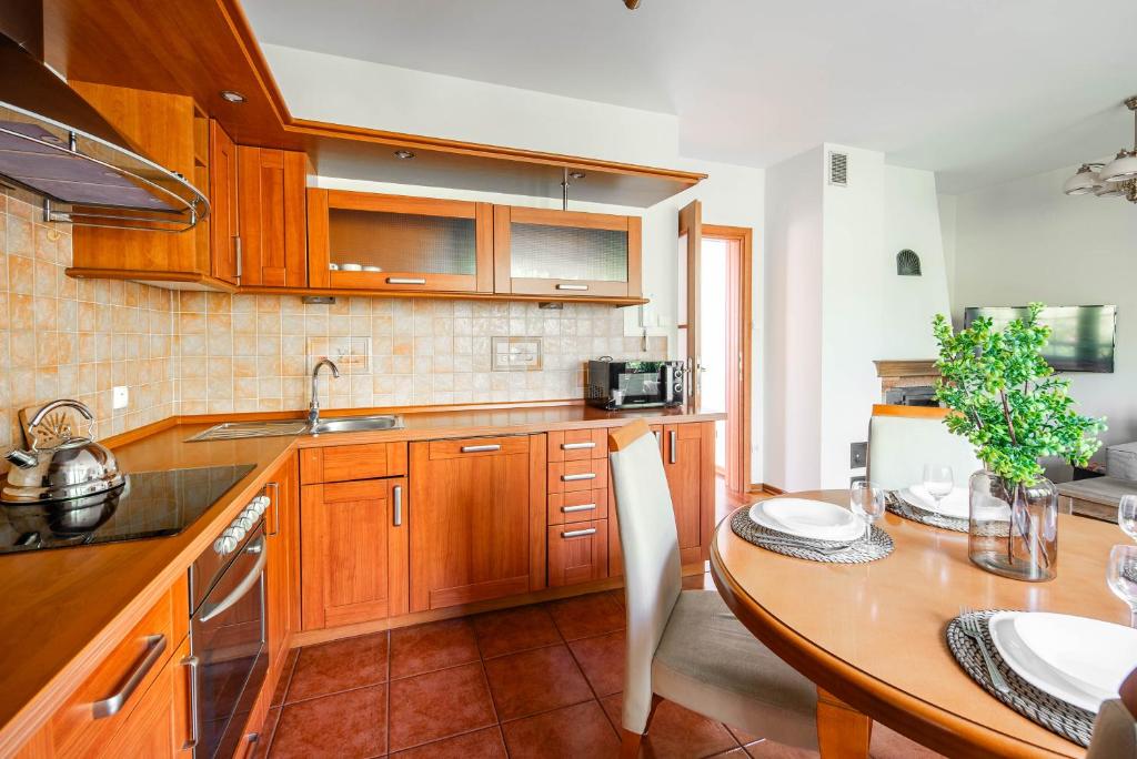 Kuchyň nebo kuchyňský kout v ubytování Apartamenty za Strugiem Zakopane