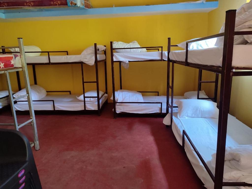 Postel nebo postele na pokoji v ubytování Shrushthee Hostel