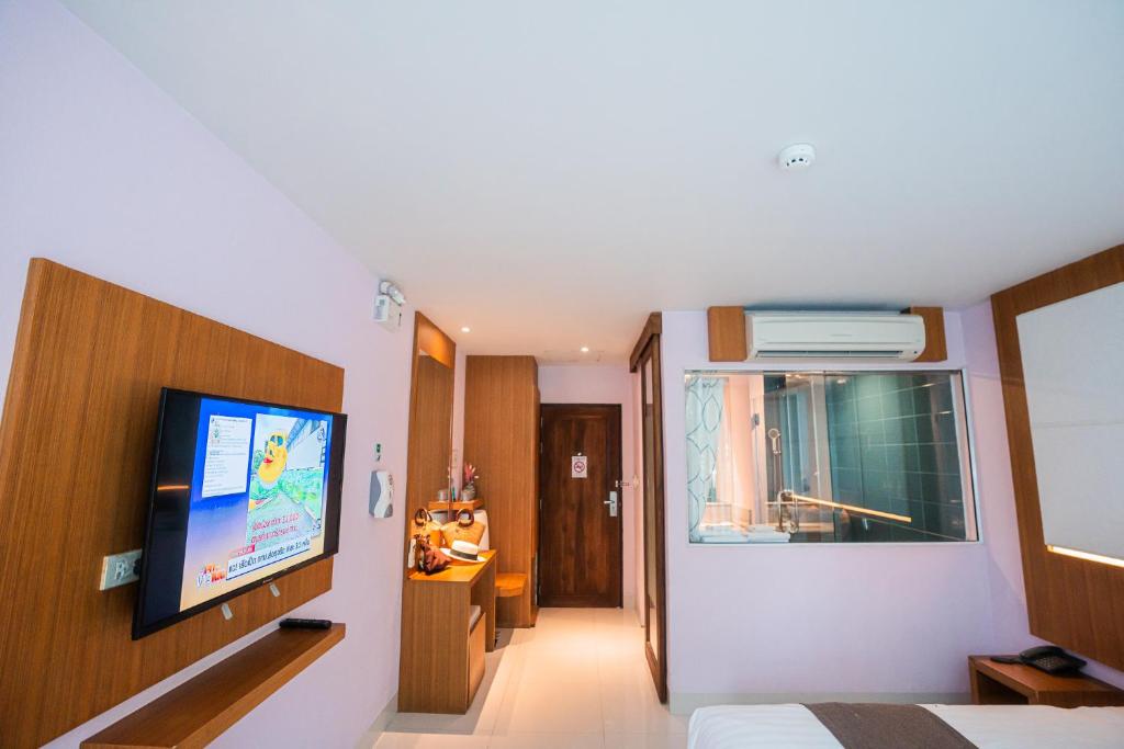 TV a/nebo společenská místnost v ubytování A Hotel Simply