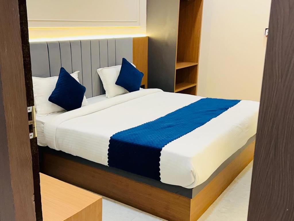 Ένα ή περισσότερα κρεβάτια σε δωμάτιο στο Hotel GRS Palace