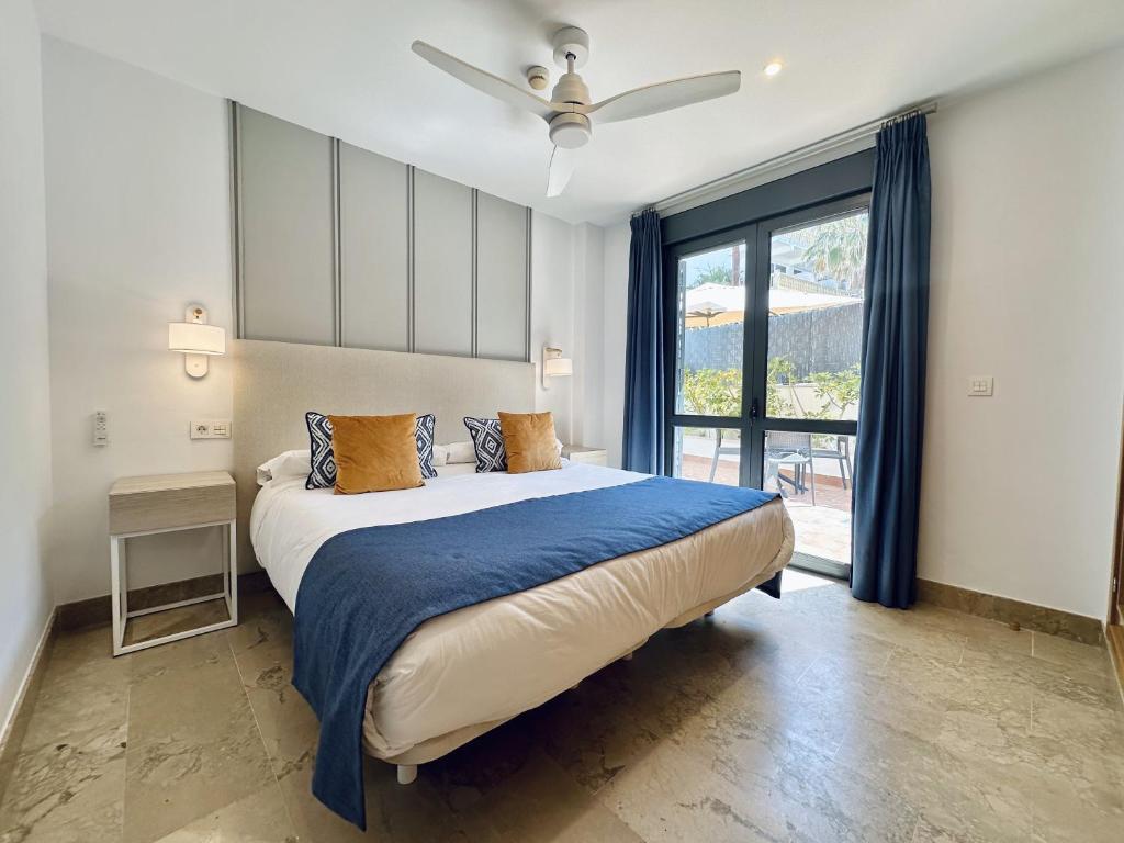 Posteľ alebo postele v izbe v ubytovaní Hotel Apartamentos Marina Luz