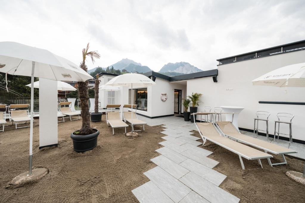 Al Plan, A mountain moving hotel