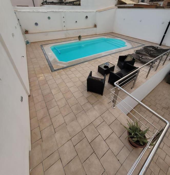 an overhead view of a swimming pool in a house at Maison avec piscine privée in Cabra del Santo Cristo