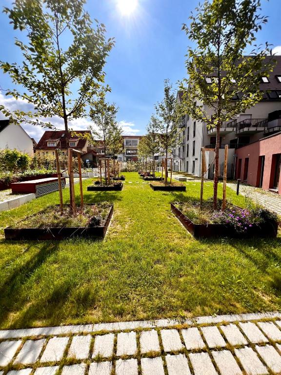Zahrada ubytování Özels Designer Loft Metzingen - Smart TV, Netflix, private kostenlose Tiefgarage, Self-Express Check-in,Check-out, Outlet 100m