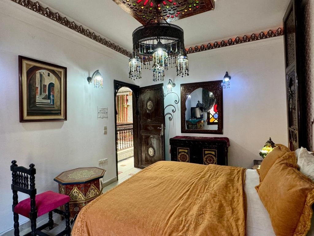 Postel nebo postele na pokoji v ubytování Riad Mogador