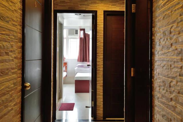 O baie la JW Hostel