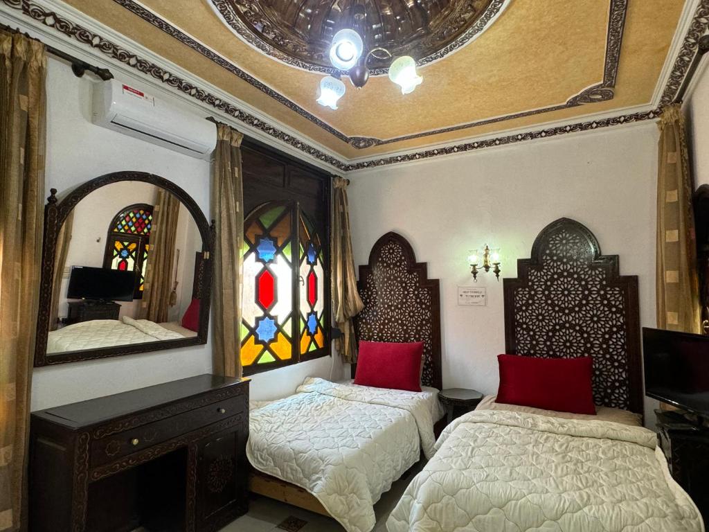 Postel nebo postele na pokoji v ubytování Riad Mogador