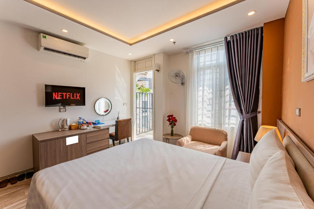 Postel nebo postele na pokoji v ubytování Moon Hotel 26 Do Quang