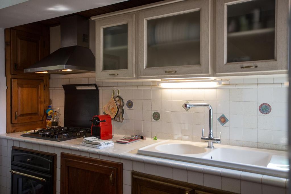 Kuchyň nebo kuchyňský kout v ubytování Antica Fonte Residenza di Siena