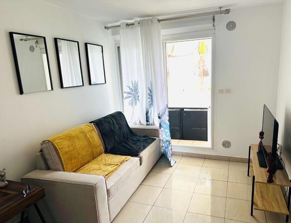 Posezení v ubytování Appartement T3 au Moufia, Saint-Denis