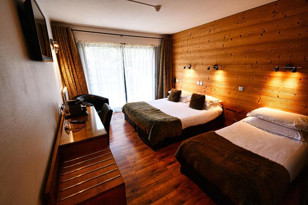 Postel nebo postele na pokoji v ubytování Hôtel Edelweiss