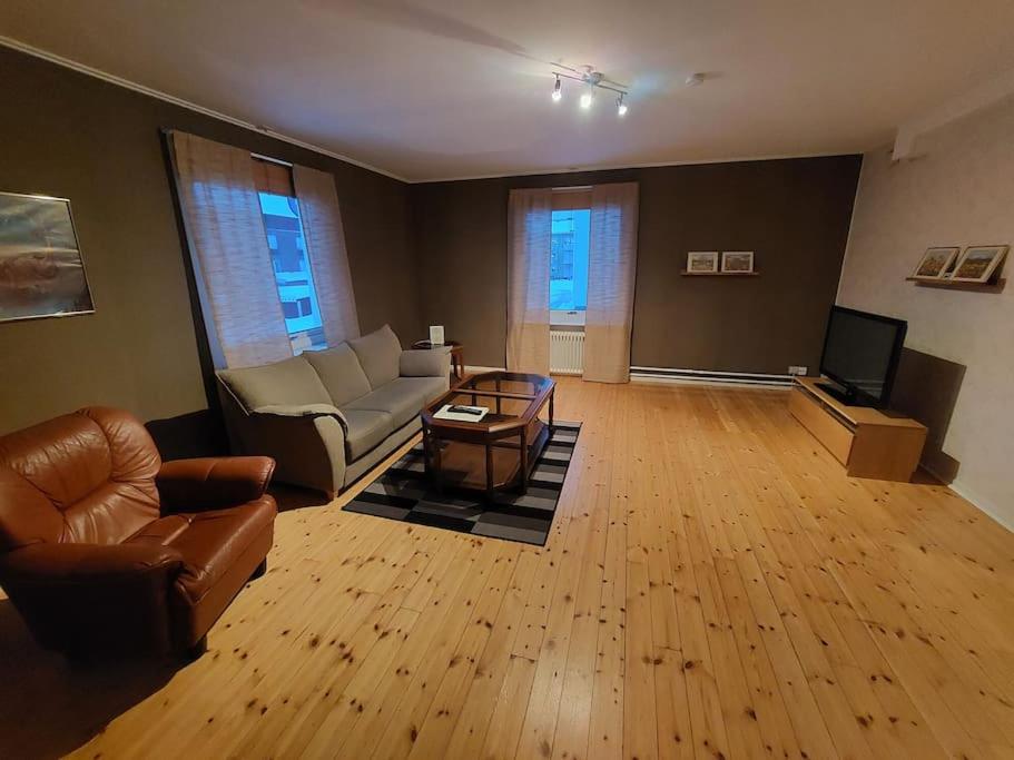 Posezení v ubytování Spacious three-room apartment with balcony
