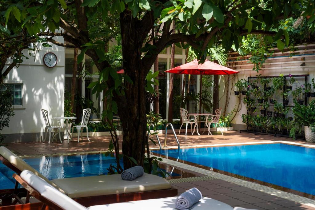 Bazén v ubytování Skyline Boutique Hotel nebo v jeho okolí