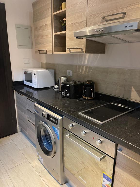 A kitchen or kitchenette at AlDau Heights Apartments