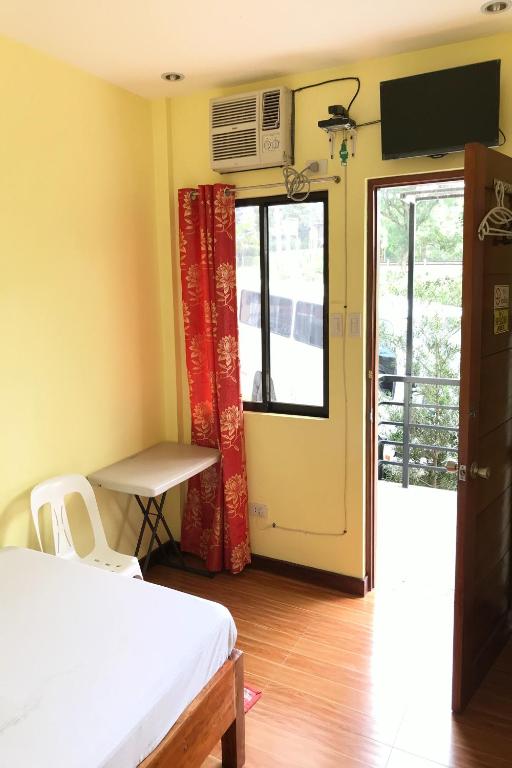 Jhunlyn Rooms for Rent Tagaytay - Family Room