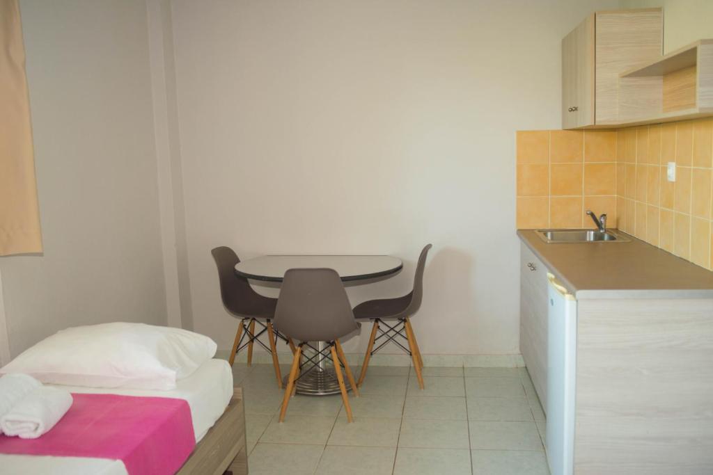 Kuchyňa alebo kuchynka v ubytovaní Nereides Hotel