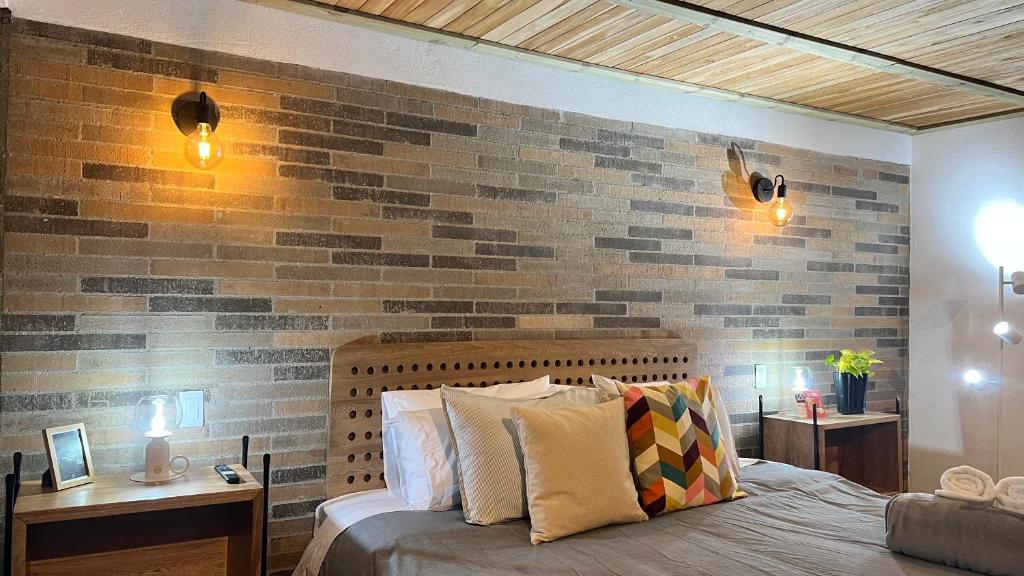 Postel nebo postele na pokoji v ubytování Autenthico Sajonia Hotel Aeropuerto