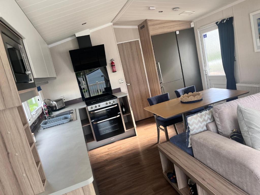 Kuchyň nebo kuchyňský kout v ubytování Coastal Caravan Seton Sands