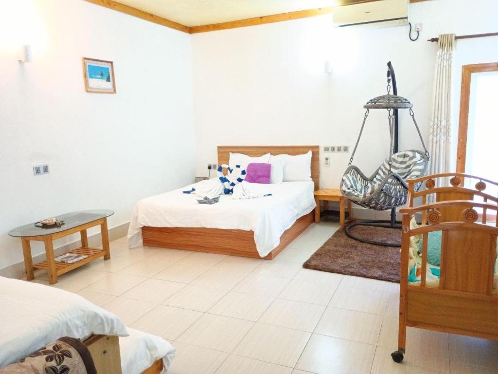 Postel nebo postele na pokoji v ubytování Olhumathi View Inn