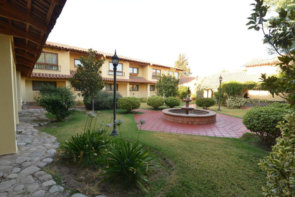 Zahrada ubytování Howard Johnson Hotel Rinconada de Los Andes