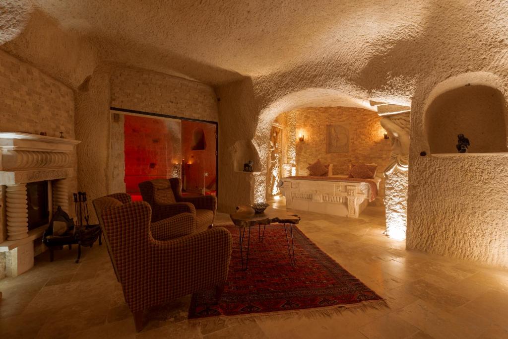 Harem Suites Cappadocia - King Room With Pool View