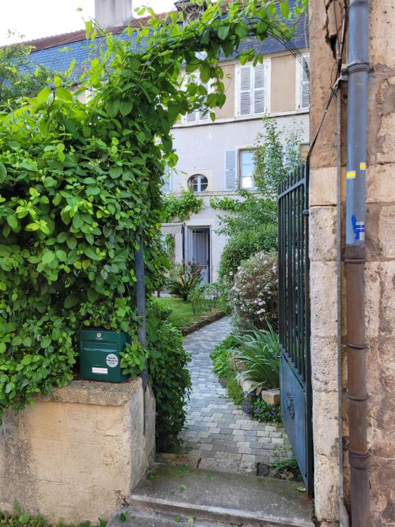 Ogród w obiekcie La Cour du Château