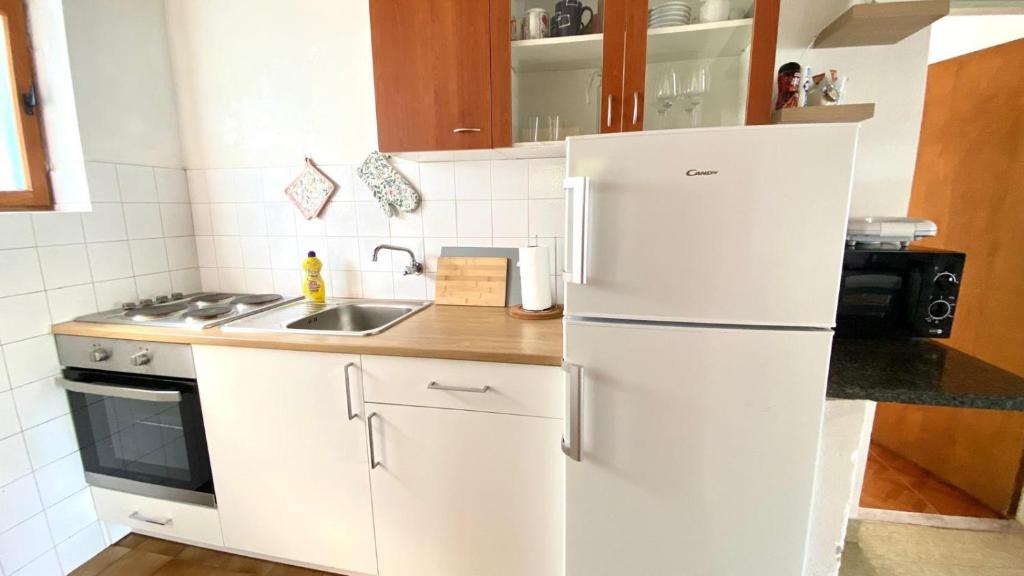 Kuchyň nebo kuchyňský kout v ubytování Ždrelac Guest House
