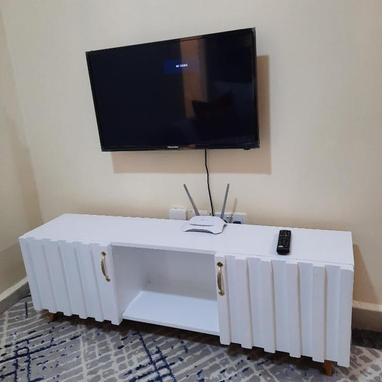 TV a/nebo společenská místnost v ubytování Laine Luxe Stays
