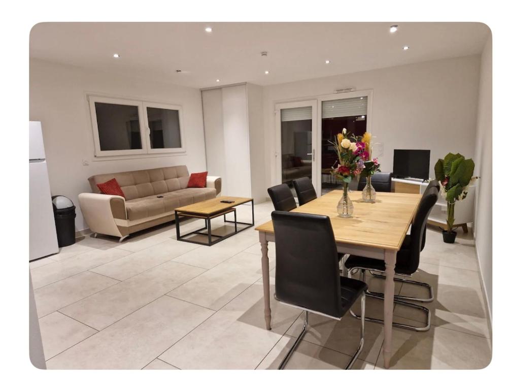 Photo de la galerie de l'établissement Superbe appart proche de SKI, à Thonon-les-Bains