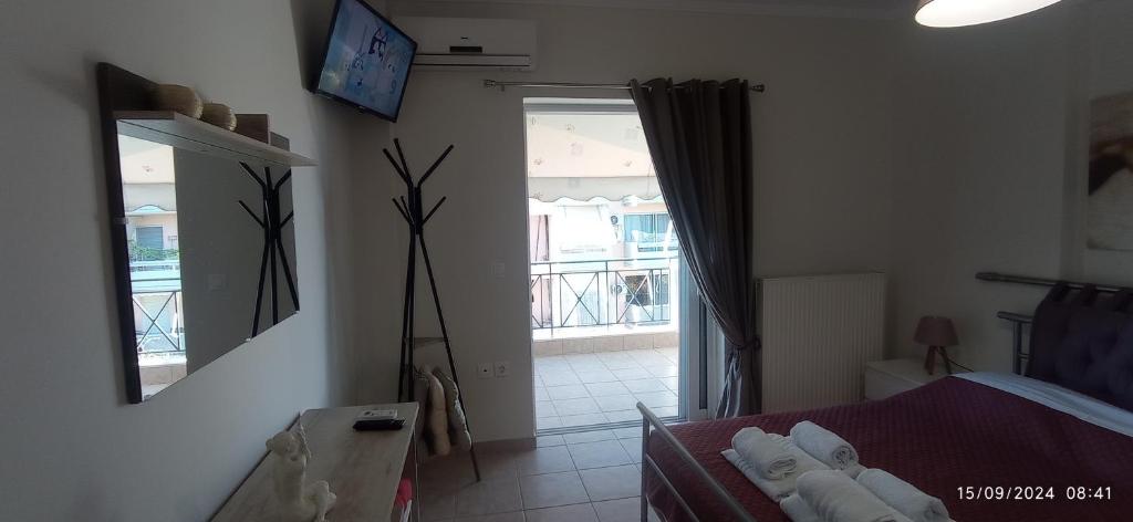 TV a/nebo společenská místnost v ubytování Angela's Seaview Apartment