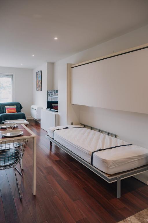Posteľ alebo postele v izbe v ubytovaní Splendide appartement climatisé avec vue sur mer et clocher - Parking et WIFI