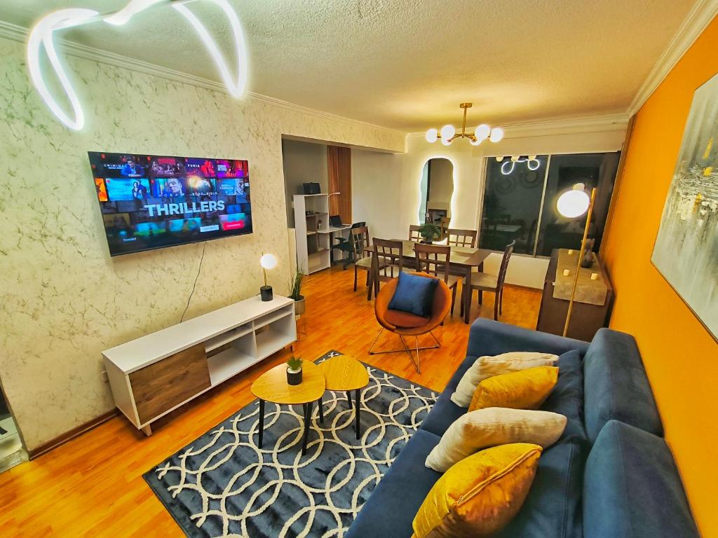 TV a/nebo společenská místnost v ubytování Udla Apartamento para 6 personas frente al Mall Riocentro