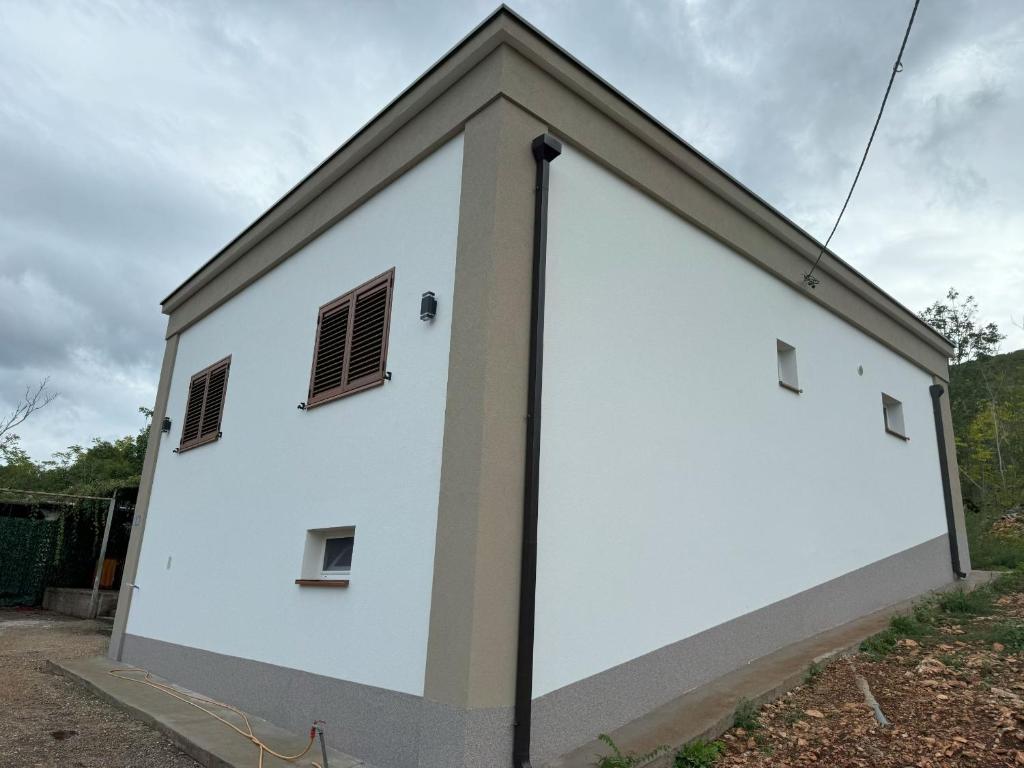 Budova, kde se vila nachází