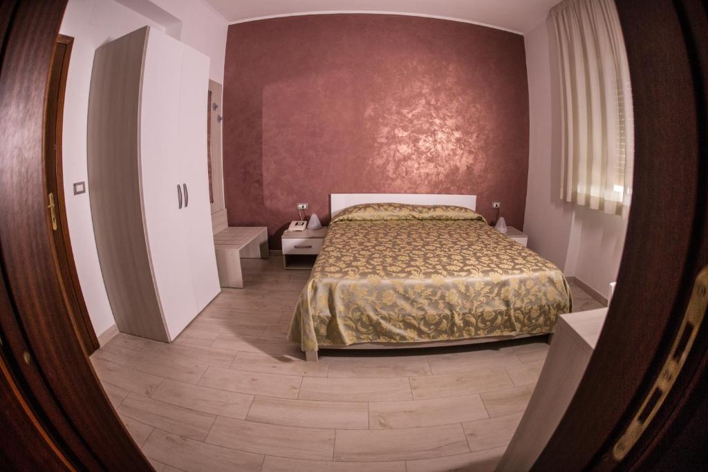 Postel nebo postele na pokoji v ubytování Tourist Hotel