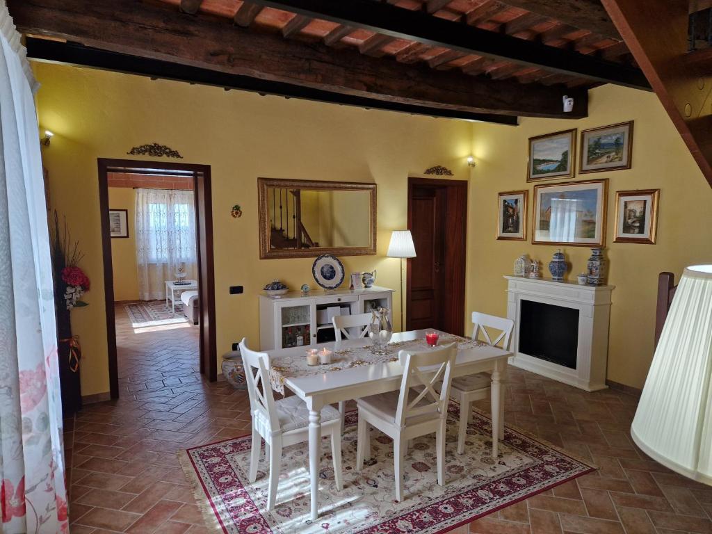 a dining room with a table and chairs at Country Apartment with View of the Tuscany Hills in Peccioli