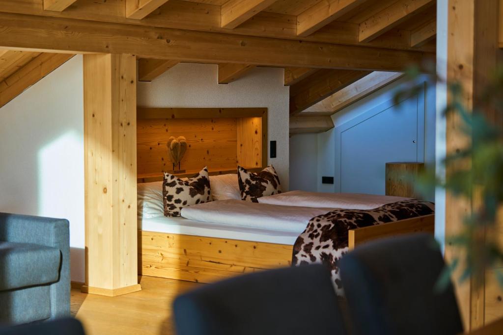 Postel nebo postele na pokoji v ubytování Bergwelt Kandel Hotel & Eventlocation