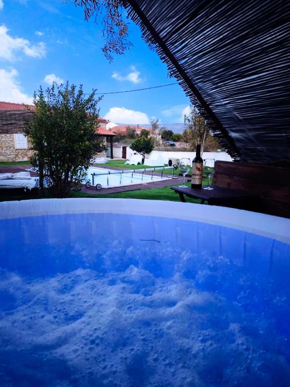 a hot tub in a backyard with a view of the sky at Angel's House in Alcobaça